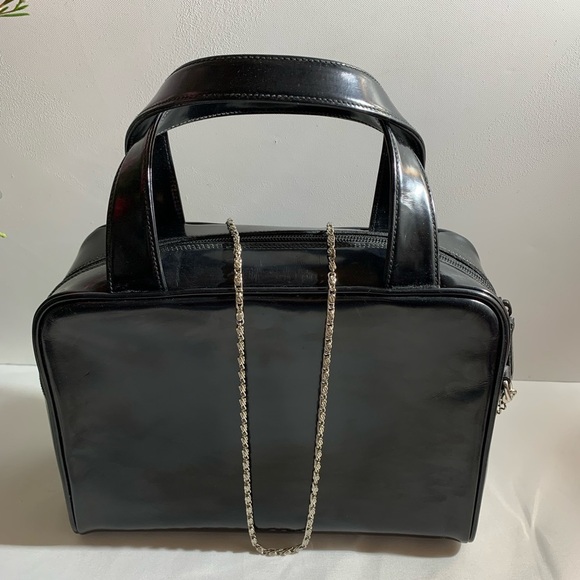 💥AUTH💥 GUCCI GG Logo Patent Leather Handbag Black Medium - Picture 5 of 12